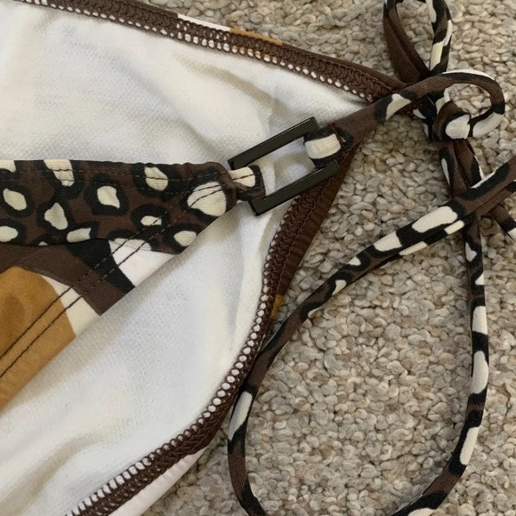 Swimsuit Top and Bottom - Picture 4 of 7